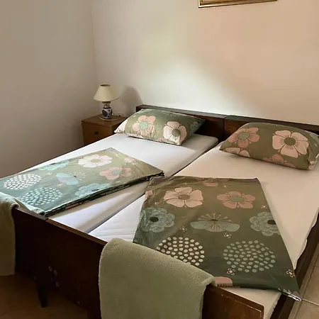 Apartman Bella 1 *