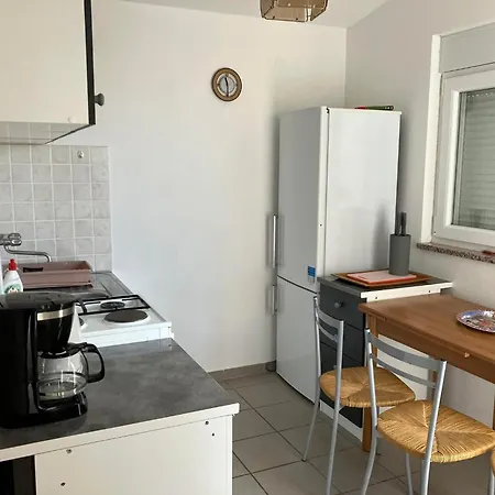 Apartman Bella 1 *